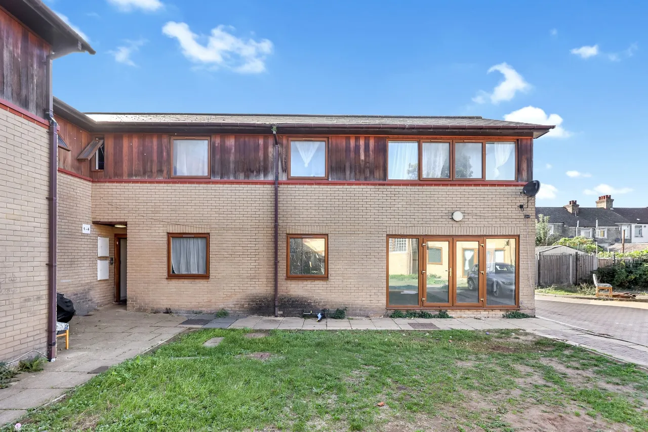Sparsholt Road, Barking, IG11, photo 2