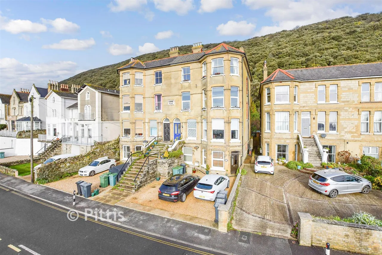 2 bed flat for sale, St. Boniface Road, Ventnor, PO38