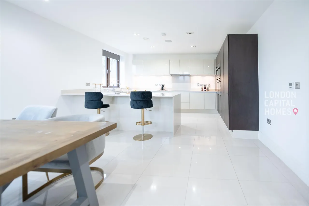 Duchess Crescent, Stanmore, photo 6