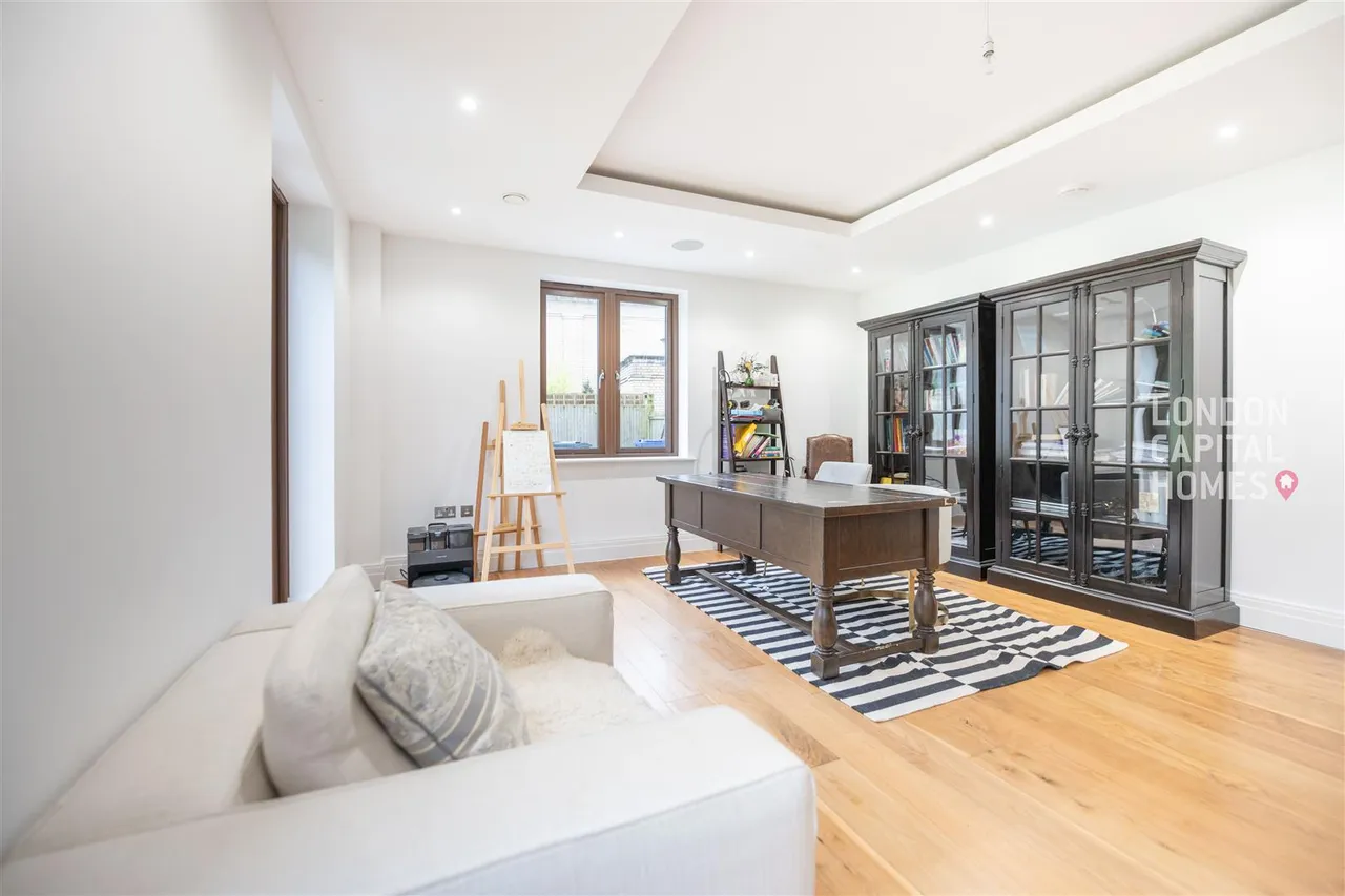Duchess Crescent, Stanmore, photo 2