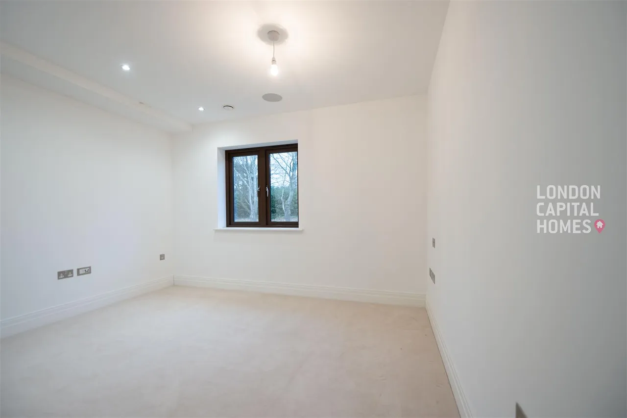 Duchess Crescent, Stanmore, photo 24