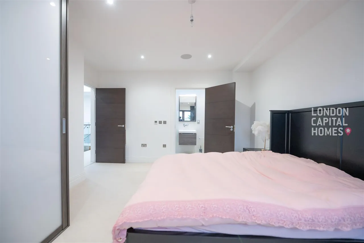 Duchess Crescent, Stanmore, photo 22