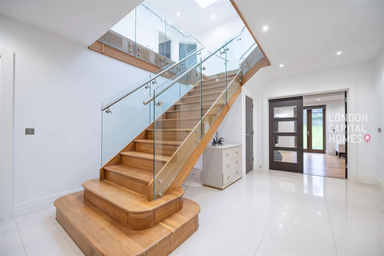 Duchess Crescent, Stanmore, photo 33