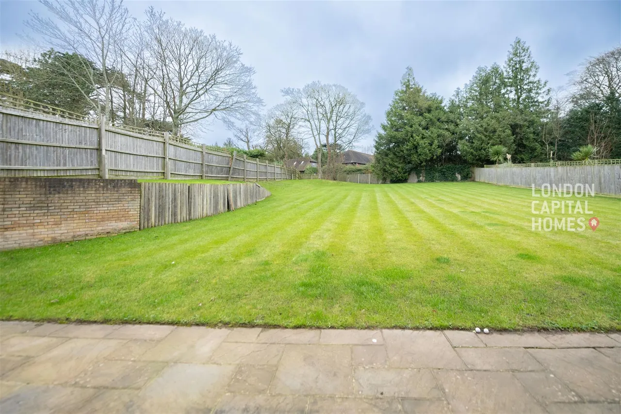Duchess Crescent, Stanmore, photo 36