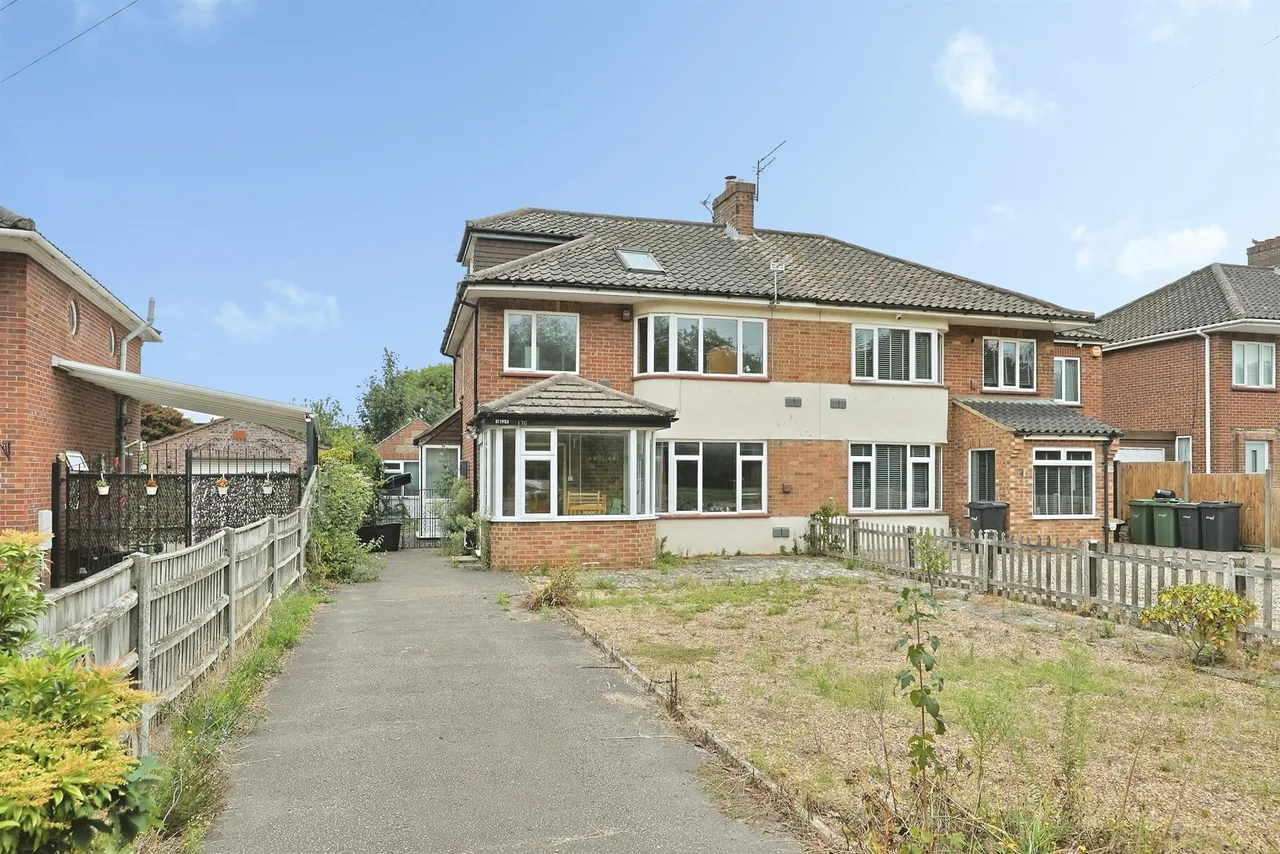 4 bed house for sale — Dereham Road, New Costessey, Norwich