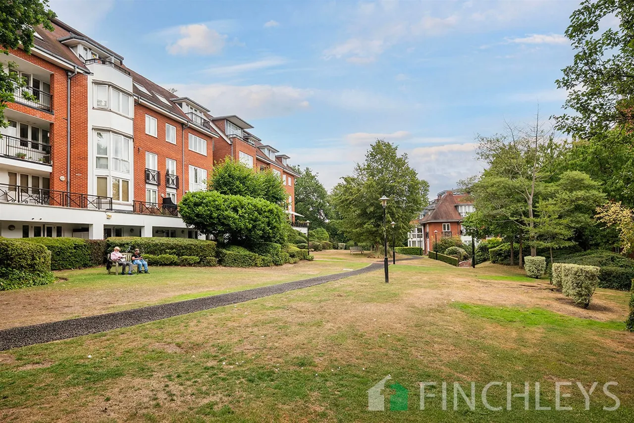 2 bed flat for sale, Finchley Road, London, NW3