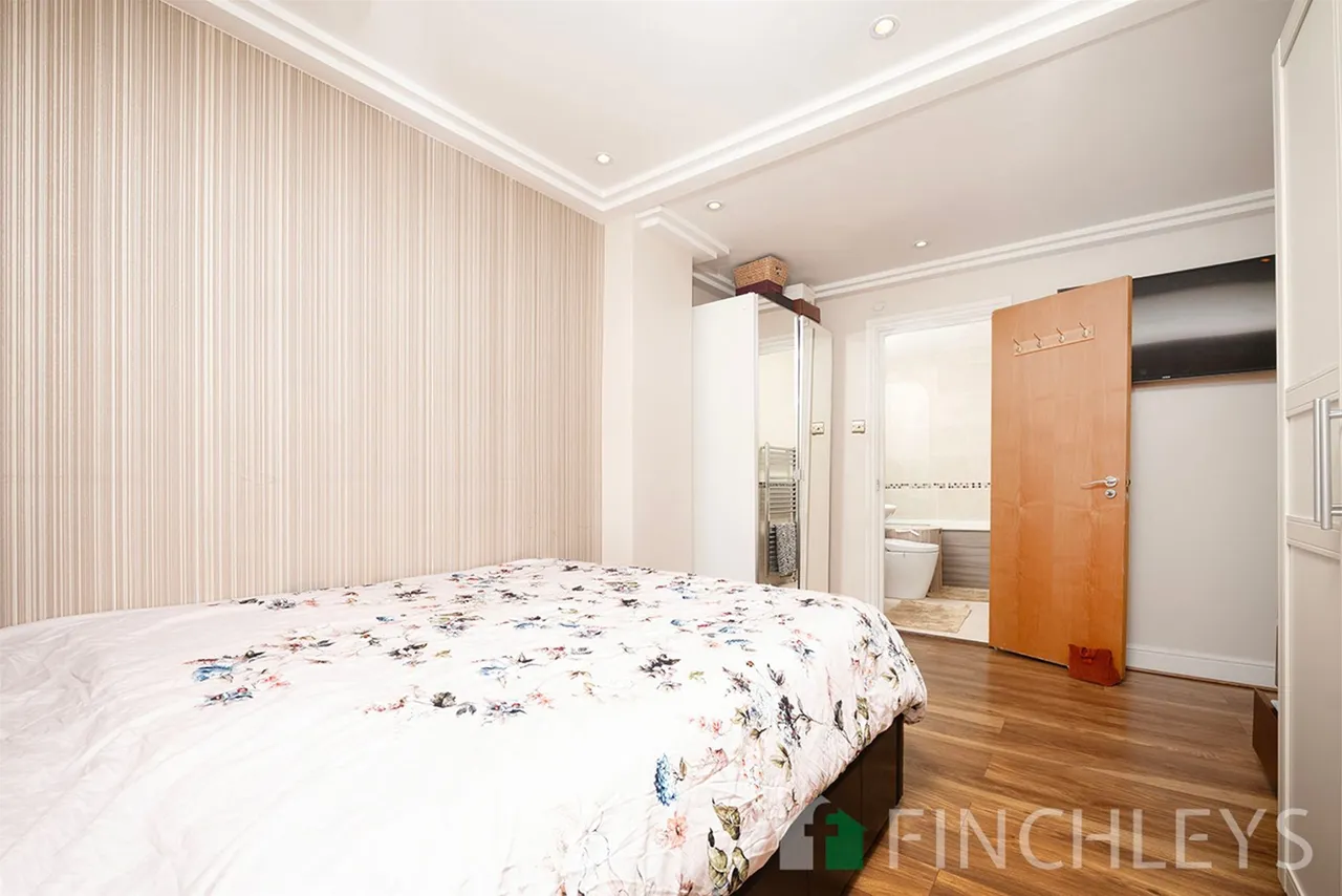 Finchley Road, London, NW3, photo 7