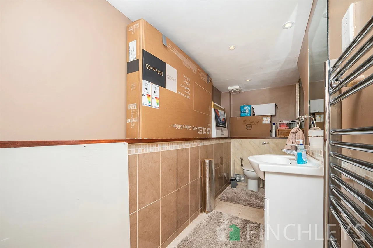 Finchley Road, London, NW3, photo 13