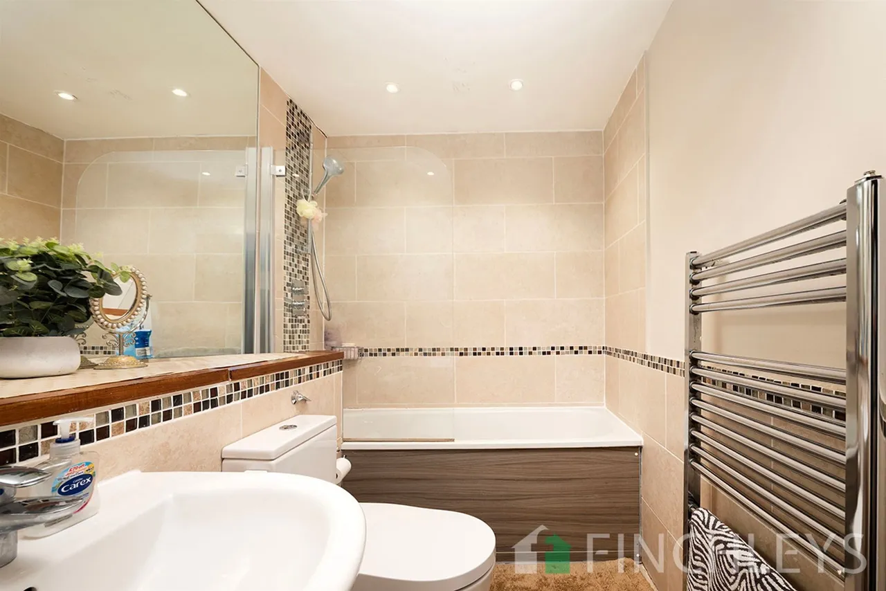 Finchley Road, London, NW3, photo 8