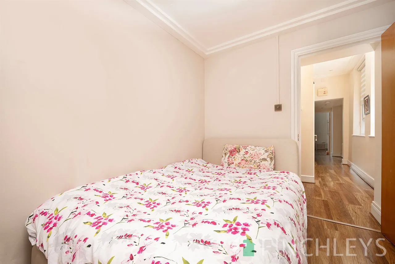 Finchley Road, London, NW3, photo 11