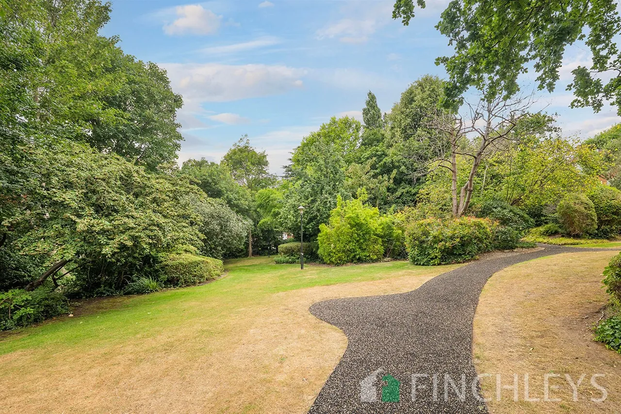 Finchley Road, London, NW3, photo 10