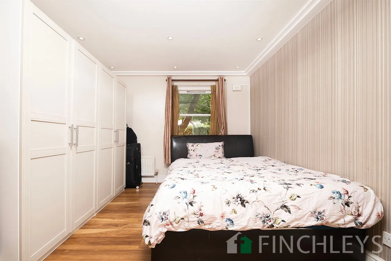 Finchley Road, London, NW3, photo 5