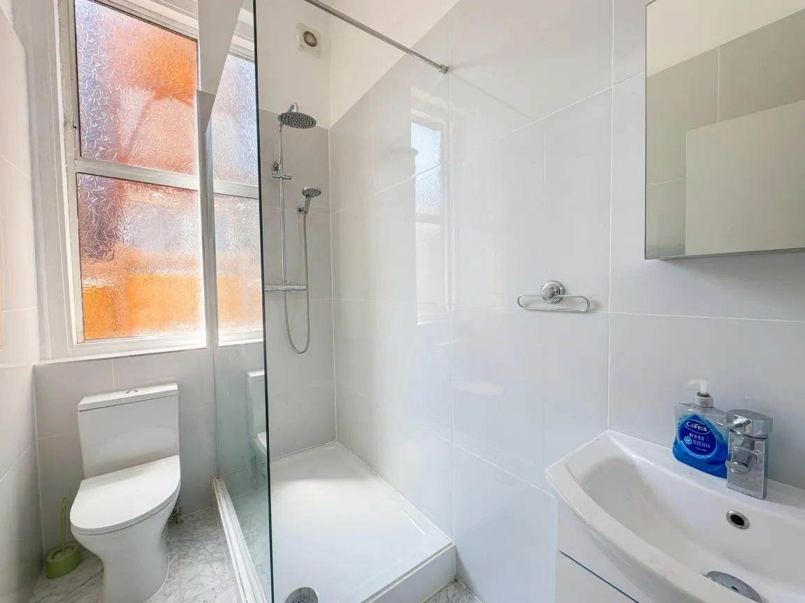 Dean Road, London, NW2, photo 3