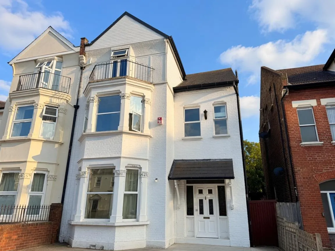 Dean Road, London, NW2, photo 4