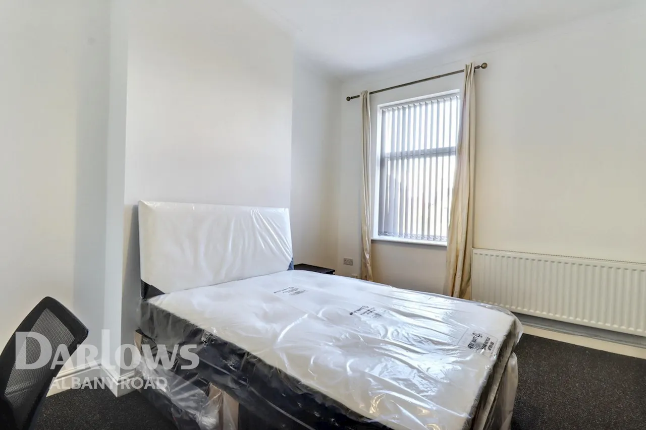 Connaught Road, Cardiff, photo 16