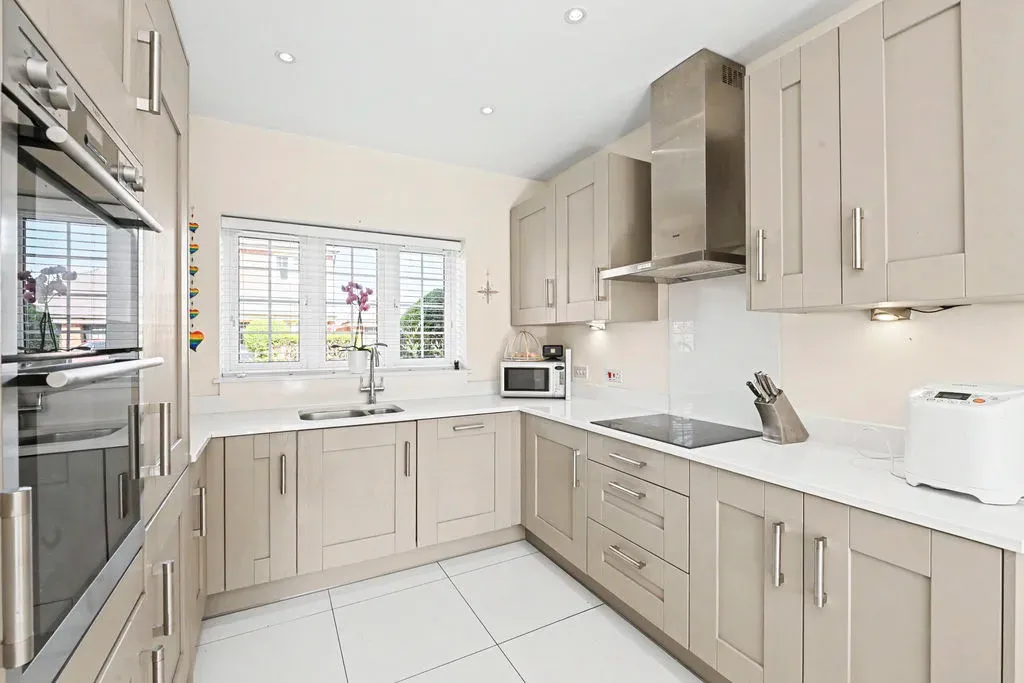 Chapel Drive, Aston Clinton, Buckinghamshire, HP22 5EN, photo 2
