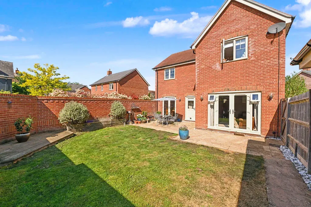 Chapel Drive, Aston Clinton, Buckinghamshire, HP22 5EN, photo 4