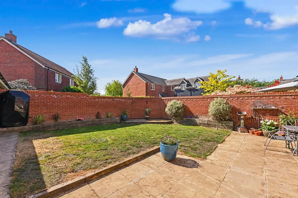 Chapel Drive, Aston Clinton, Buckinghamshire, HP22 5EN, photo 8