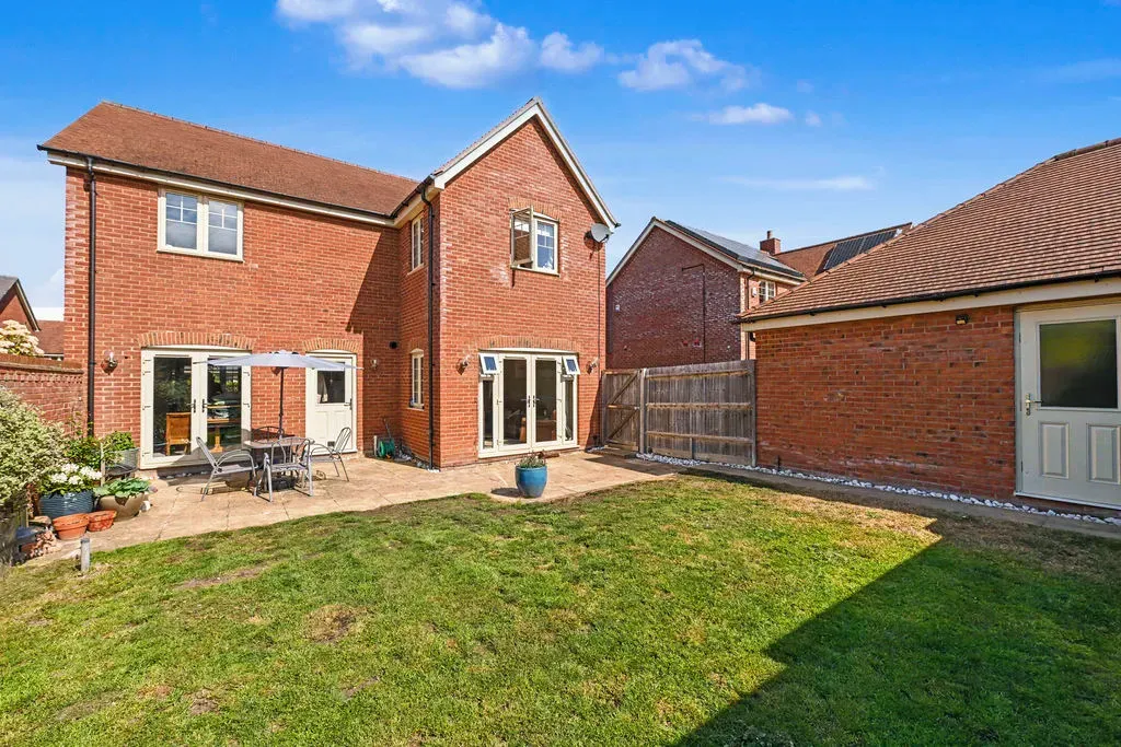 Chapel Drive, Aston Clinton, Buckinghamshire, HP22 5EN, photo 18