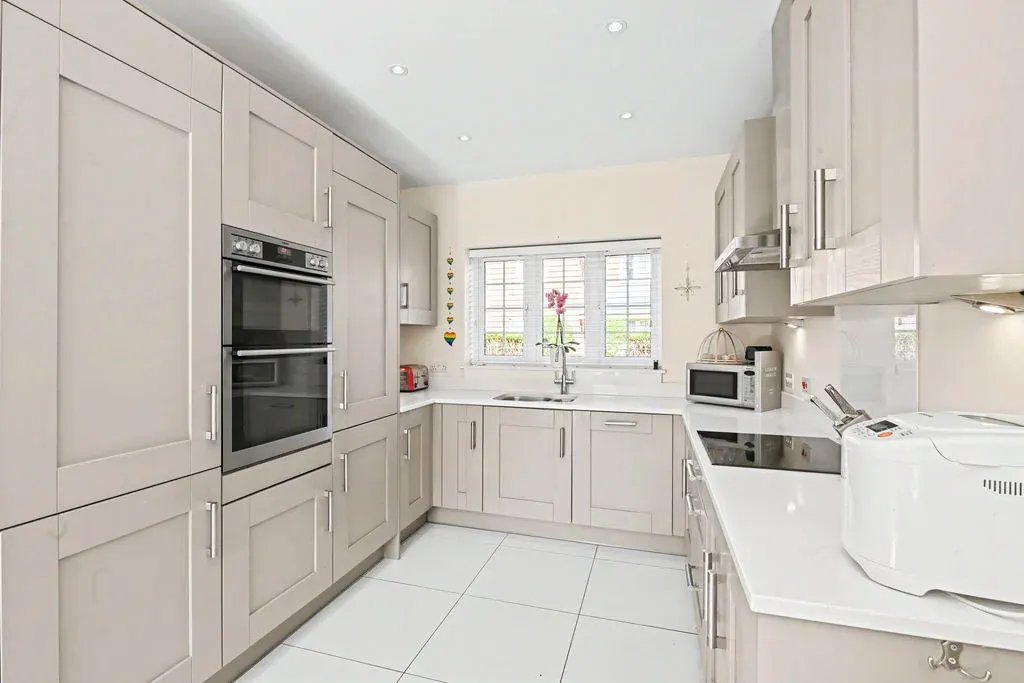 Chapel Drive, Aston Clinton, Buckinghamshire, HP22 5EN, photo 7