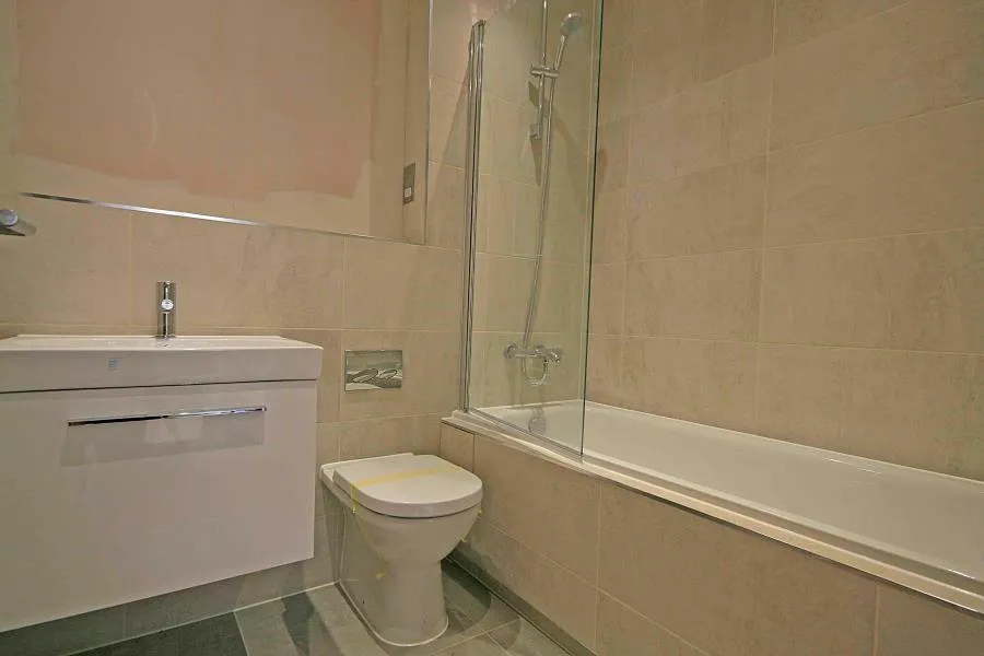 Woodham Lane, New Haw, KT15, photo 7
