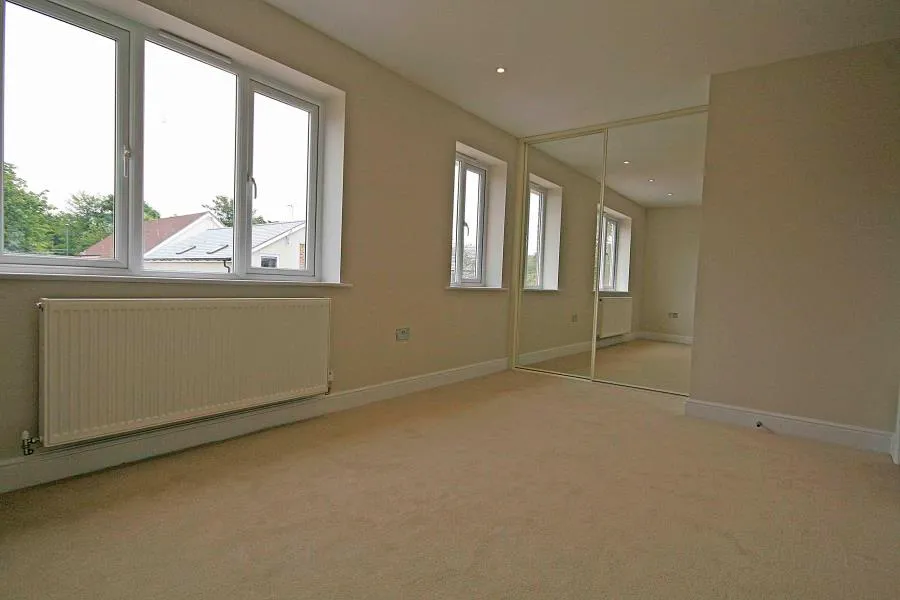 Woodham Lane, New Haw, KT15, photo 6