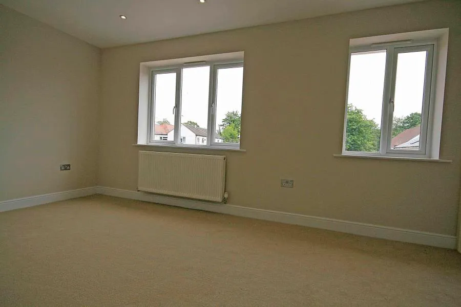 Woodham Lane, New Haw, KT15, photo 5
