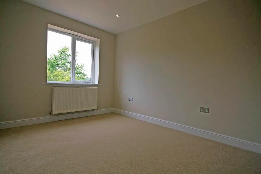 Woodham Lane, New Haw, KT15, photo 8