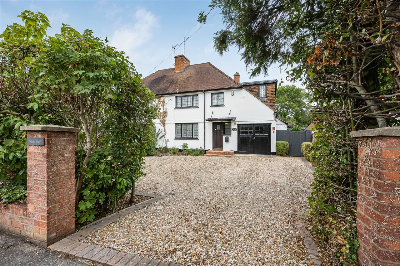 4 bed house for sale, Bath Road, Sonning, RG4