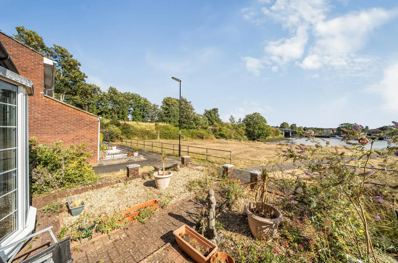 Janaway Gardens, St Denys, SO17, photo 12
