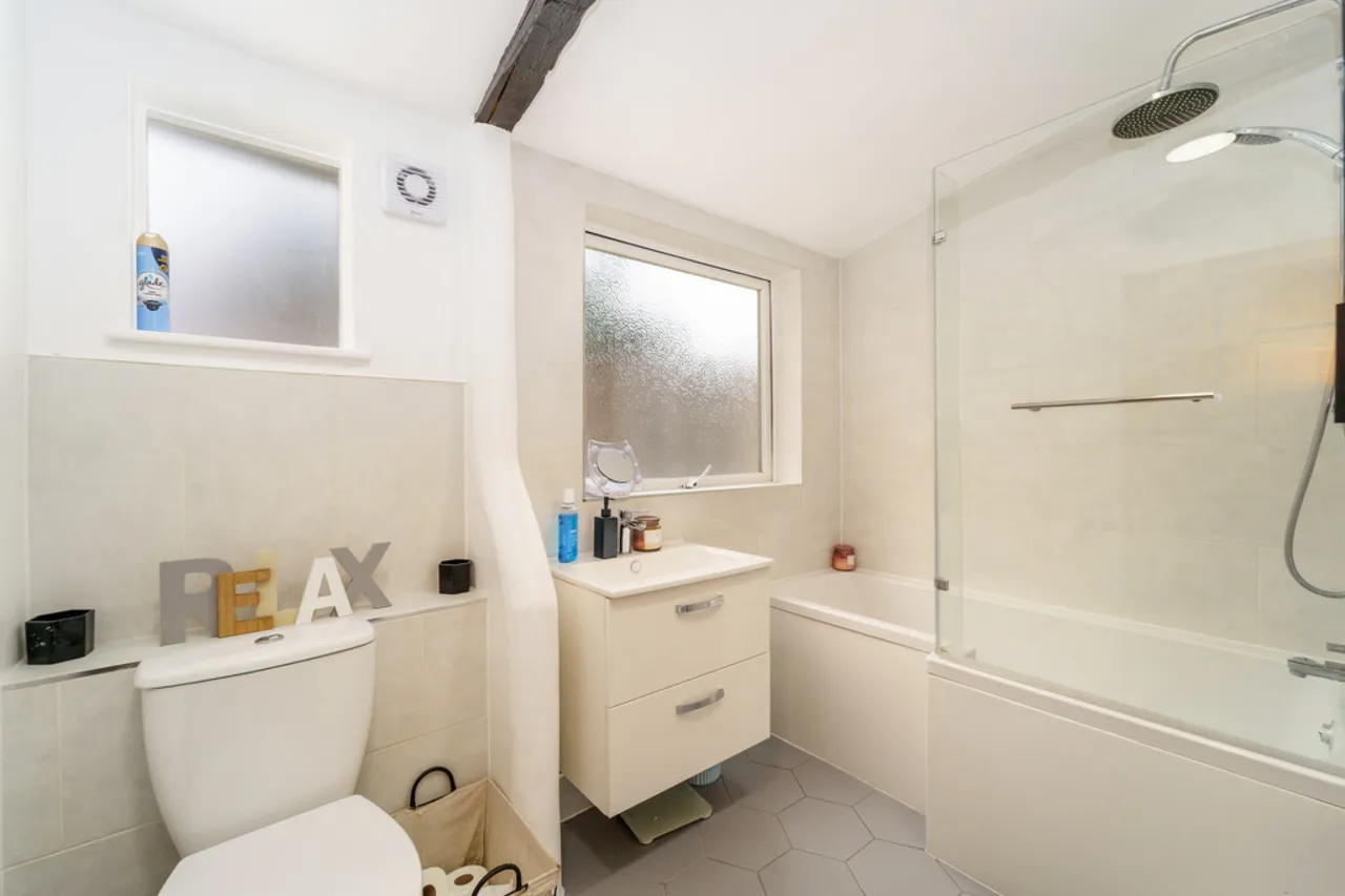 Feltham Hill Road, Ashford, photo 9