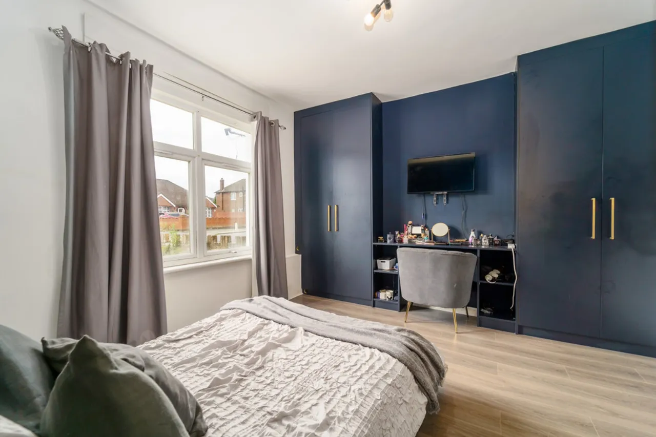 Feltham Hill Road, Ashford, photo 10