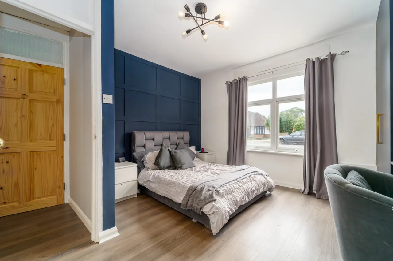 Feltham Hill Road, Ashford, photo 5