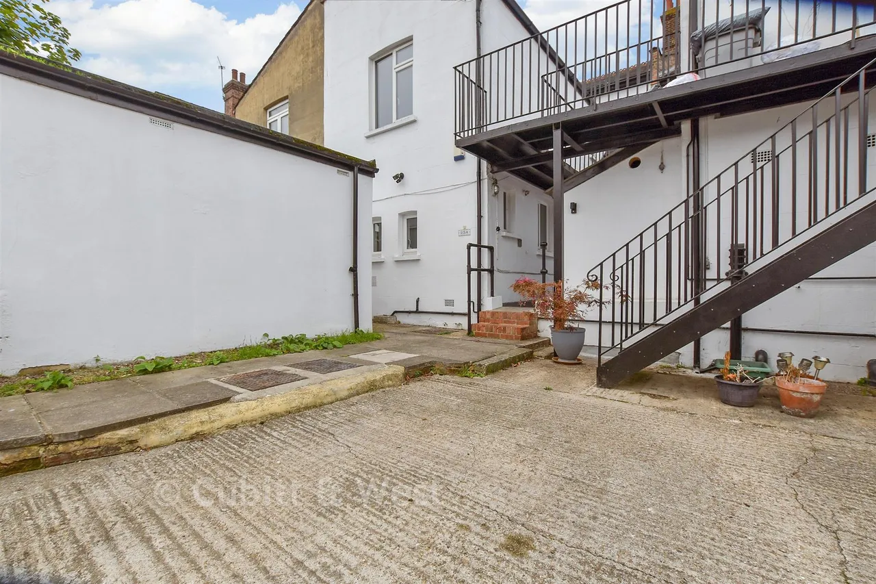 Woodcote Mews, Wallington, SM6, photo 9