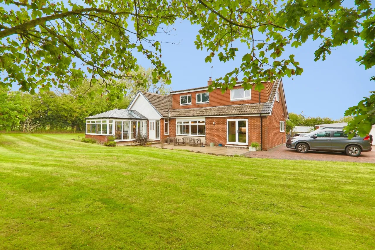 5 bed house for sale, Garton Road, Aldbrough, HU11