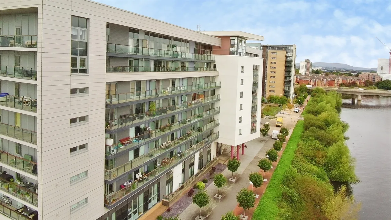 2 bed flat for sale, Ferry Court, Cardiff, CF11