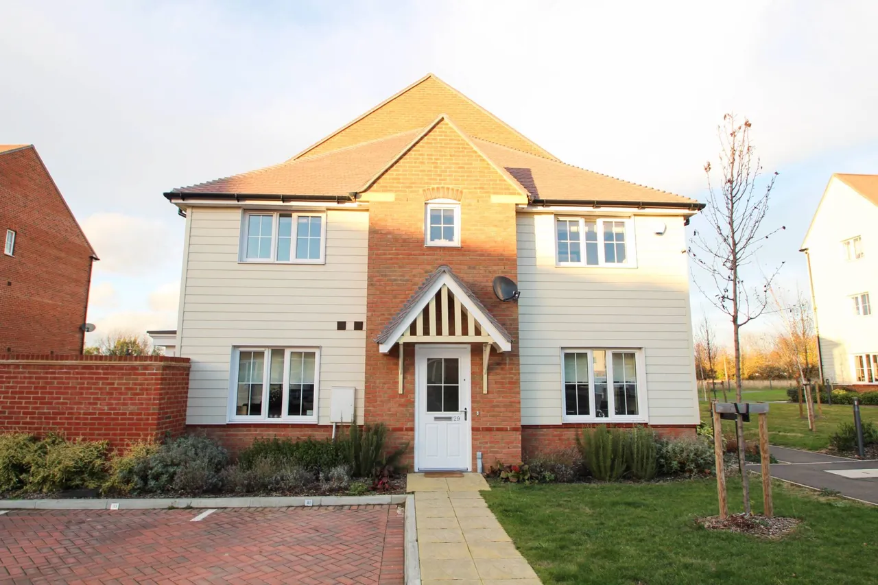 3 bed house for sale — Malt Kiln Place, Dartford