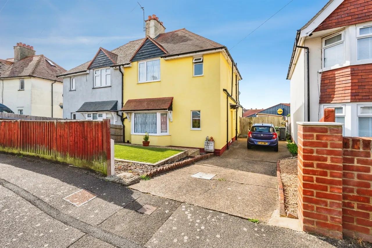 3 bed house for sale — Rotunda Road, EASTBOURNE
