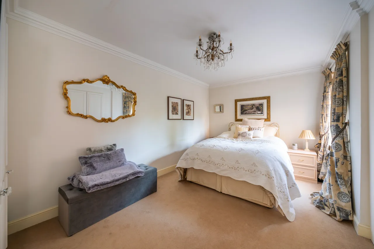 Wimbledon Hill Road, London, SW19, photo 5