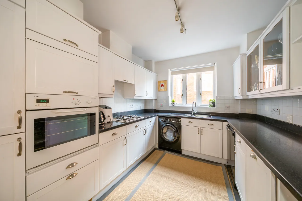 Wimbledon Hill Road, London, SW19, photo 12