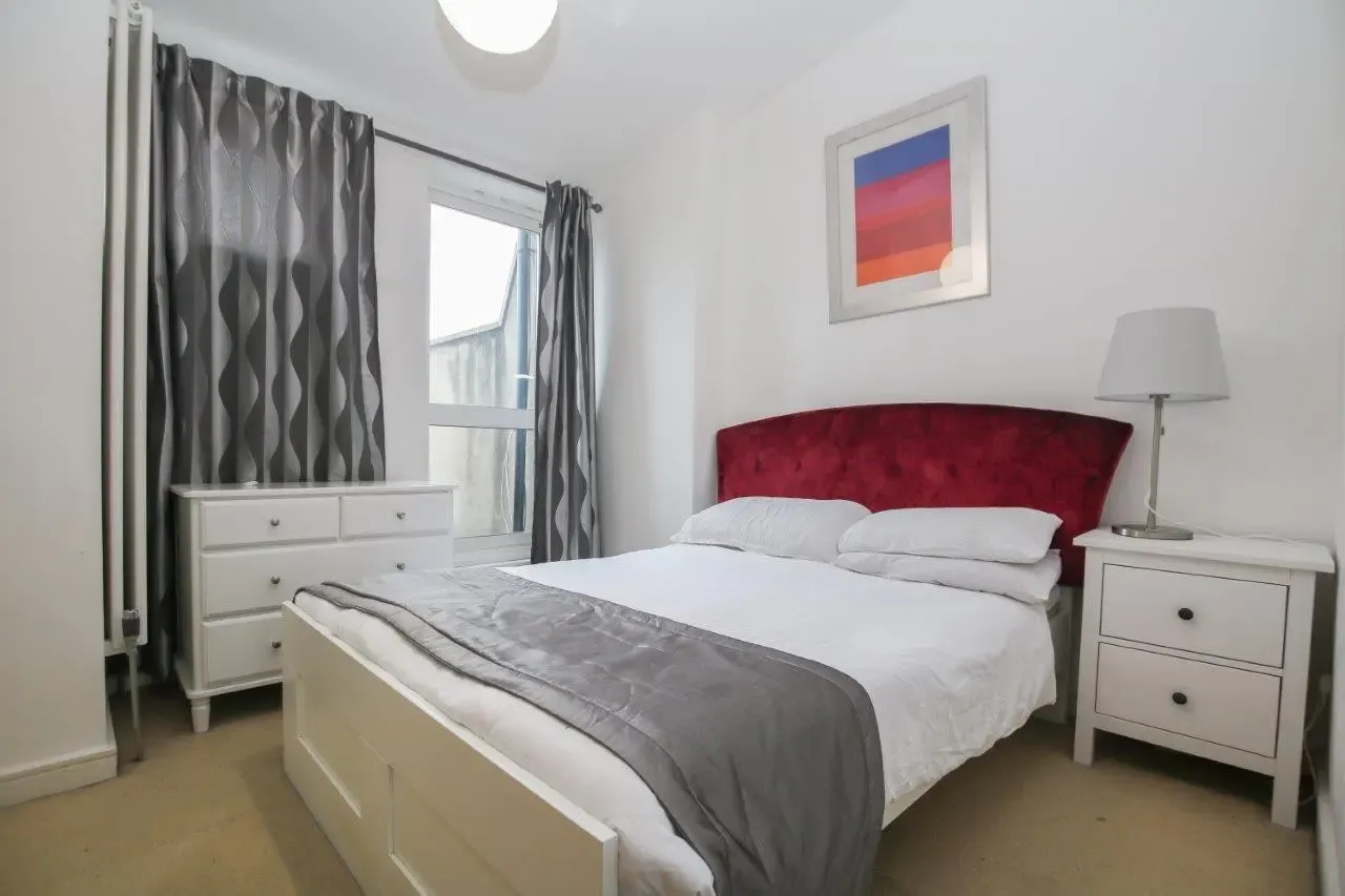 Commercial Road, E14, photo 5