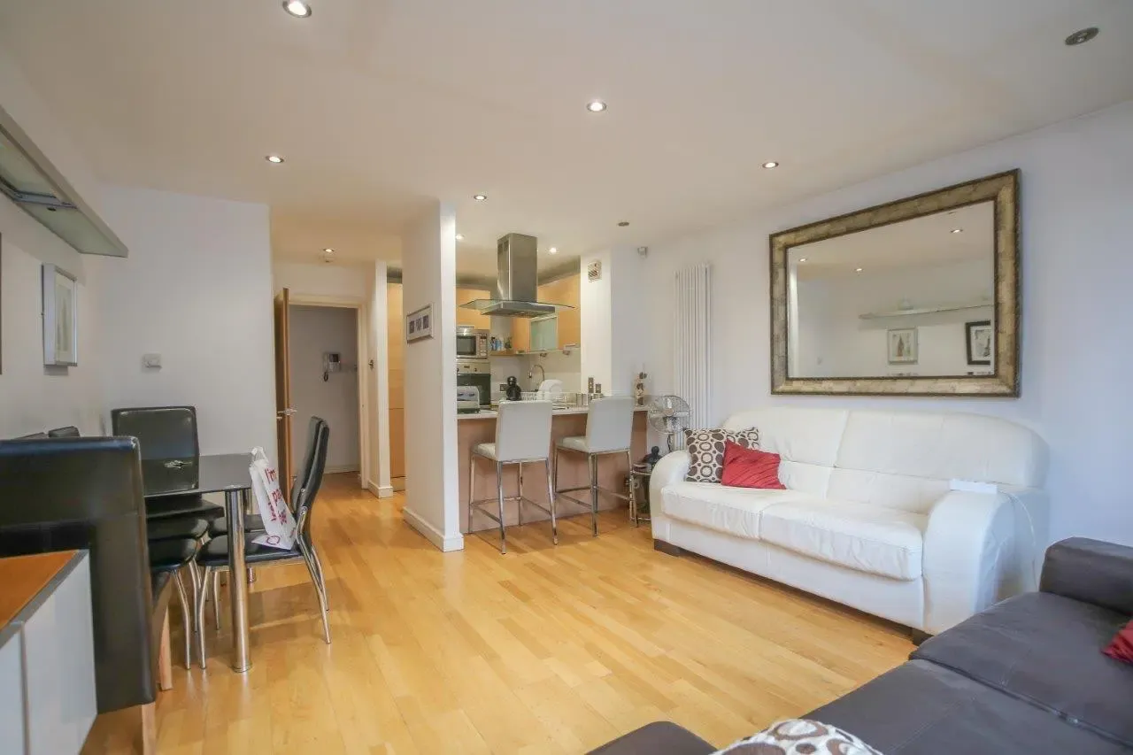Commercial Road, E14, photo 6