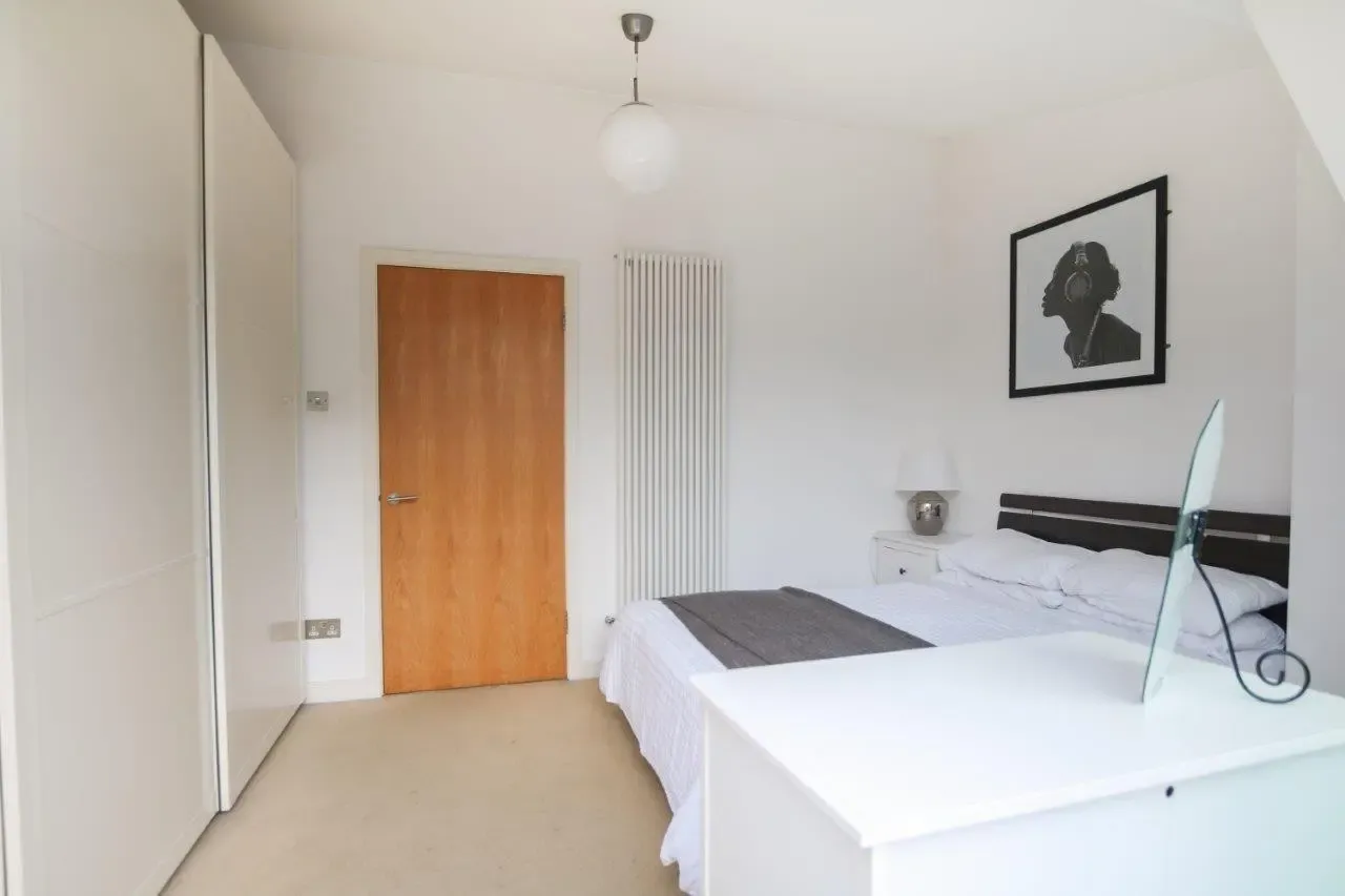 Commercial Road, E14, photo 4