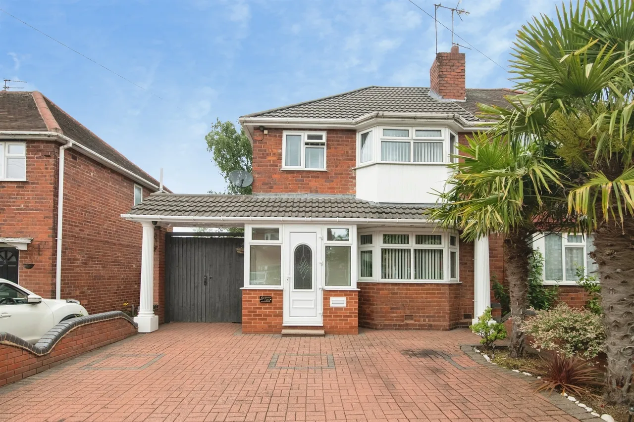 3 bed house for sale — Lawley Street, West Bromwich