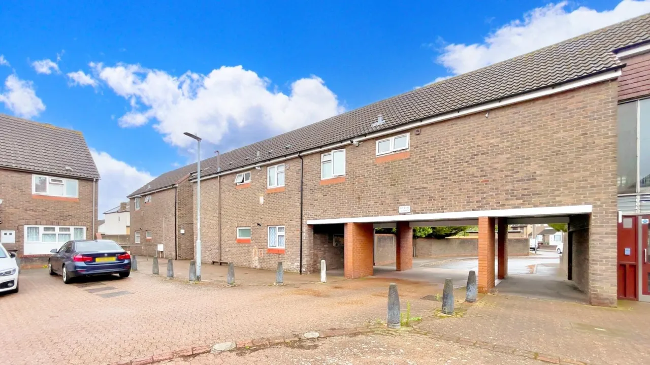 1 bed flat for sale — Nash Road, Chadwell Heath, RM6