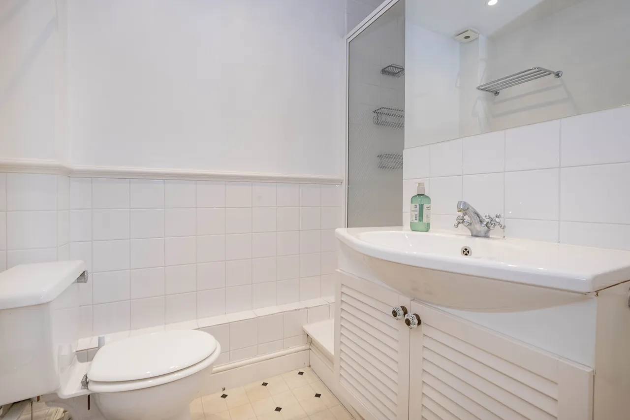 Burmester Road, London, SW17, photo 11