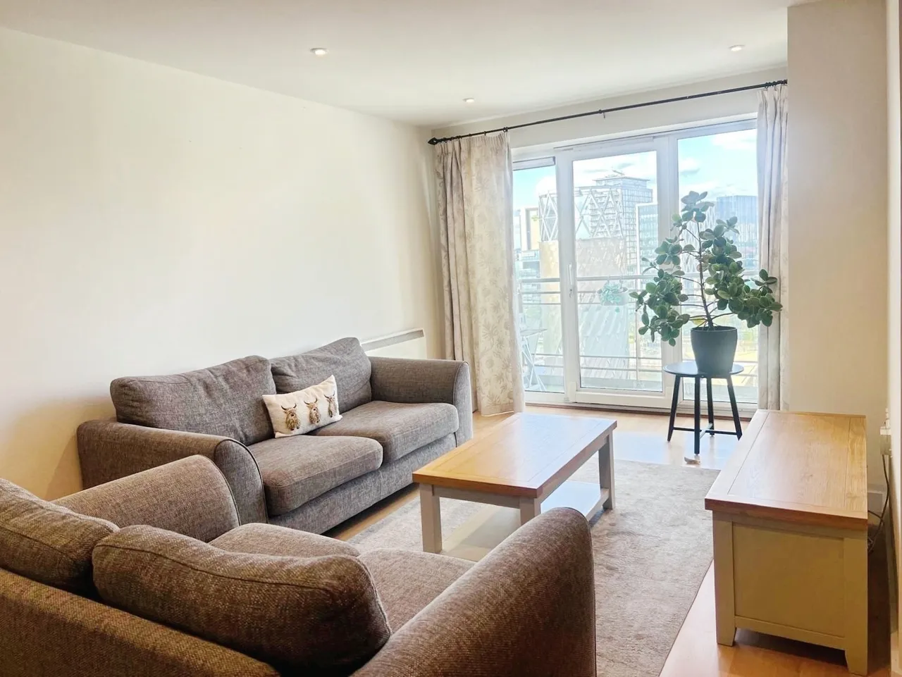 2 bed flat to rent, The Quays, Salford Quays, M50