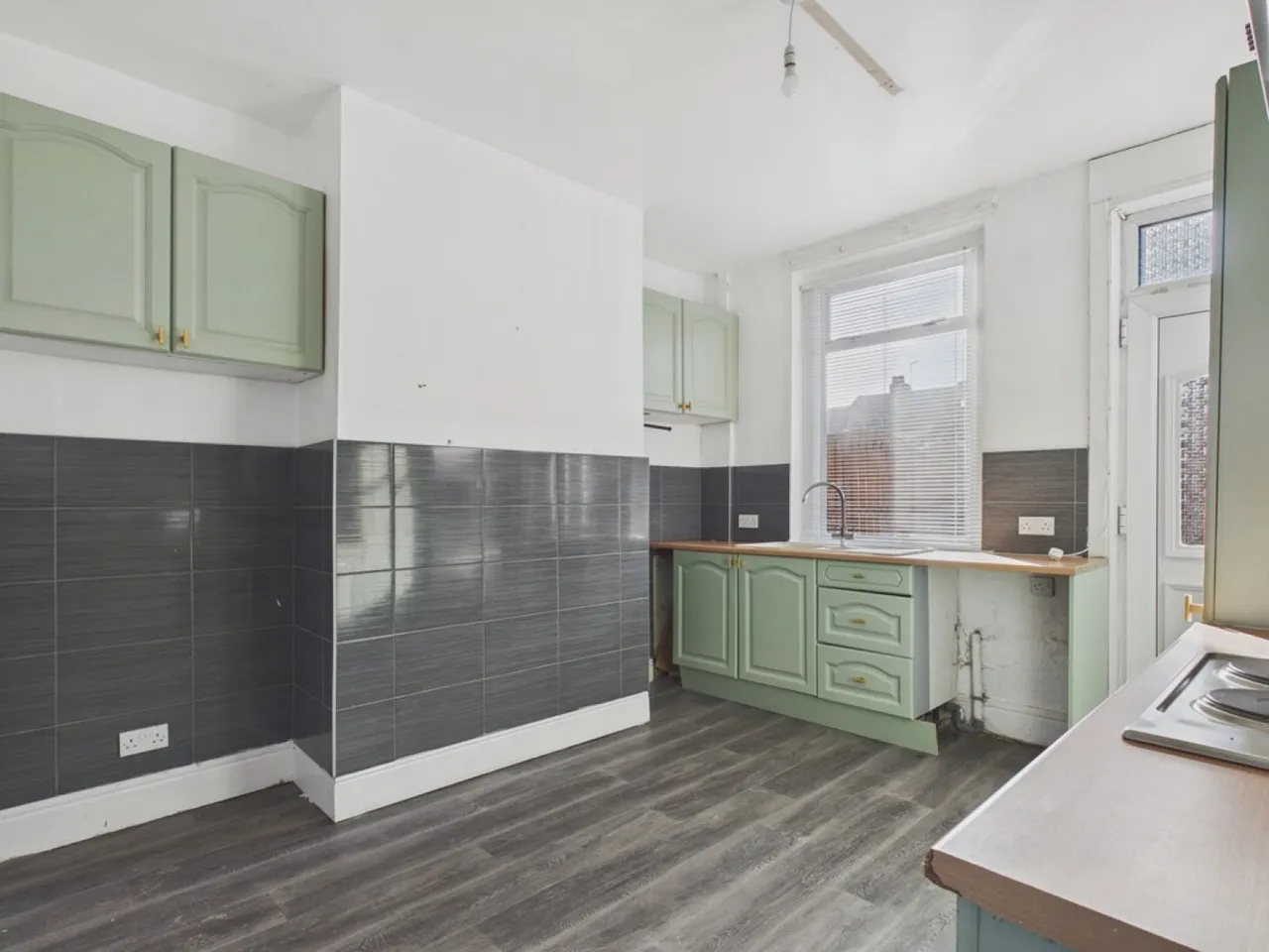 Victoria Road, Mexbrough, S64, photo 5