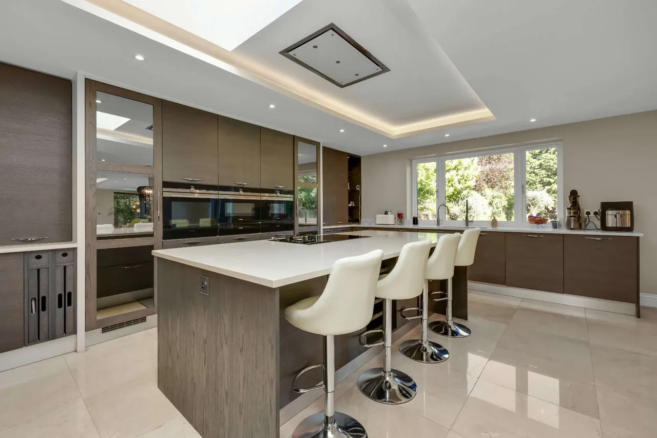The Green, Ewell, Epsom, Surrey, KT17 3JN, photo 9