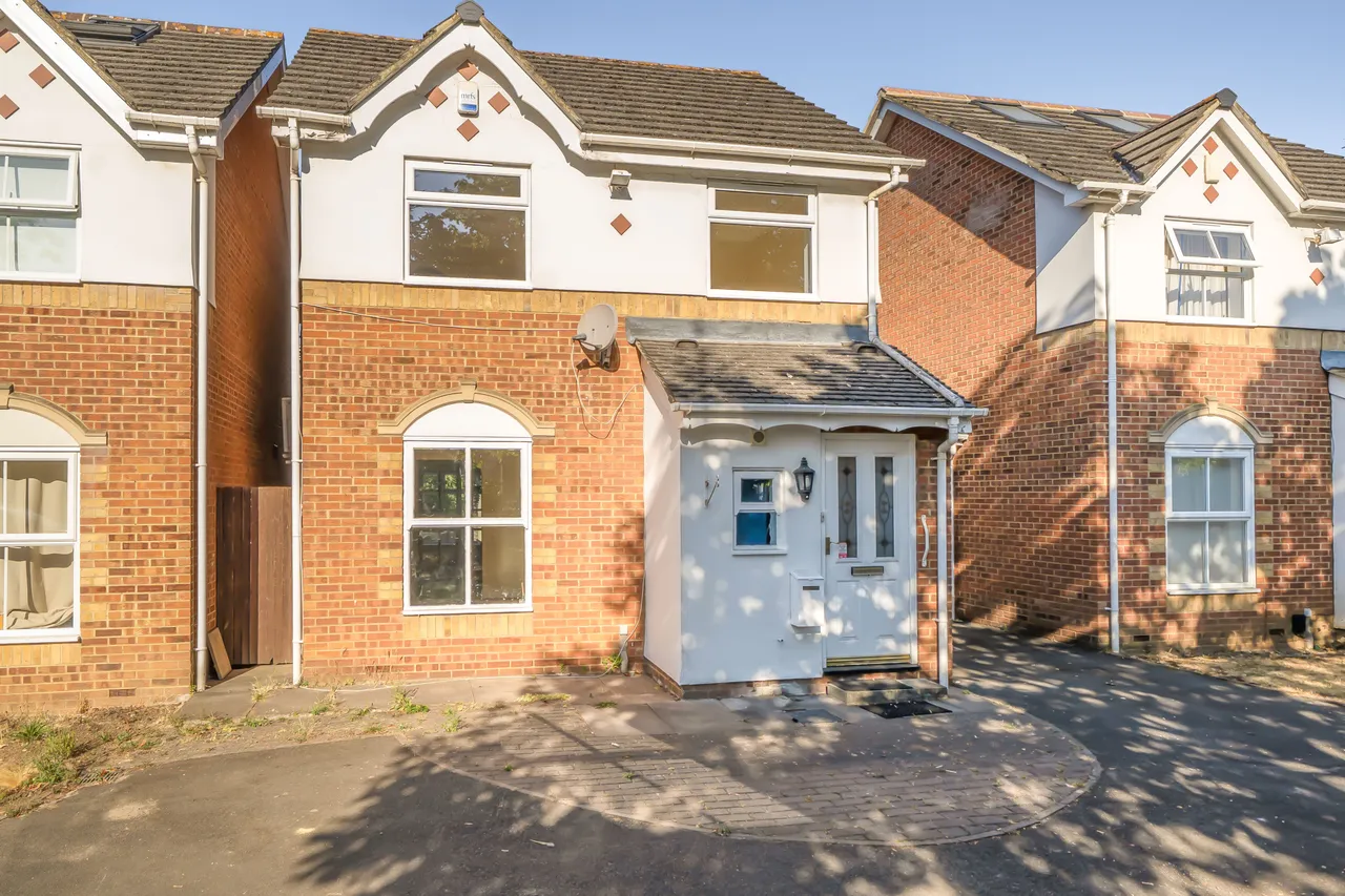 3 bed house for sale — 3 Brough Close, Richmond Road, Kingston upon Thames